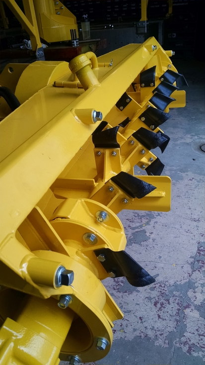 auger cutter head on the dino six dredge
